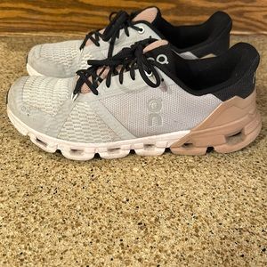 ON CLOUD running shoe size 9.5